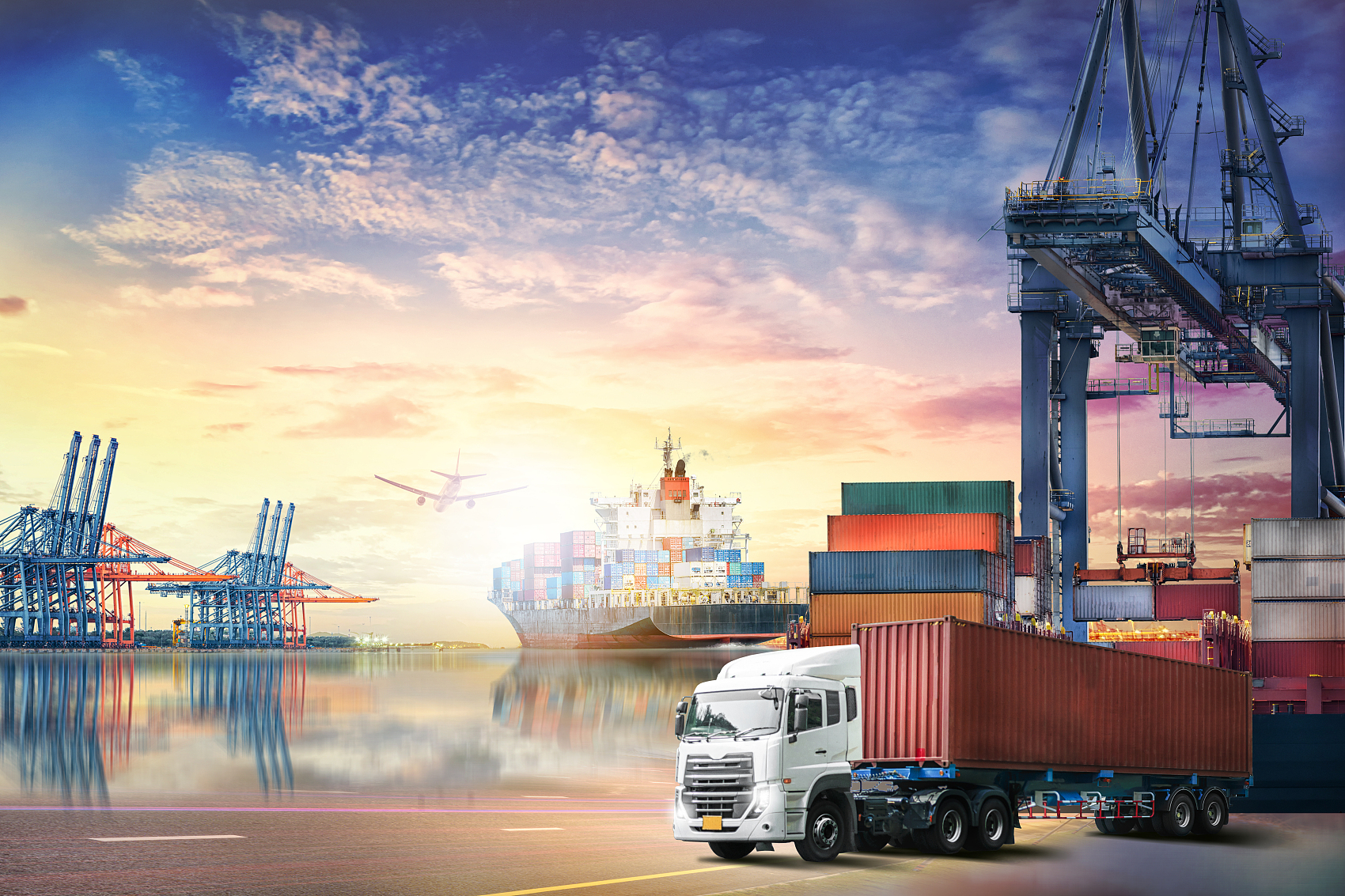 Full container load cargo being loaded at a Chinese port for Spain